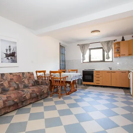 With Terrace And Pool Apartamento